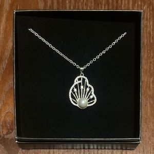 🌼3 for $15🌼 Clam Shell Necklace